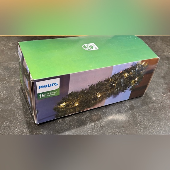 Philips 18ft Prelit Artificial Pine Garland (Clear Lights) - Picture 1 of 7